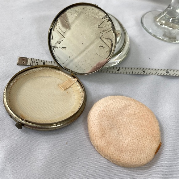Very old vintage compact - Picture 6 of 6